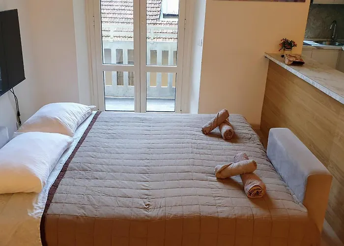 Your Spacious & Lovely Home -4 Queen Bed-